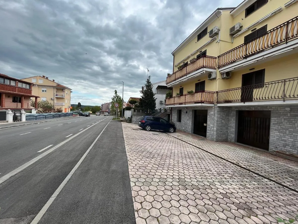 Holiday Apartments Sonne Ρόβινι